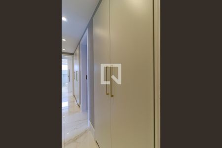 Apartamento à venda com 280m², 3 quartos e 4 vagasCorredor / Armários