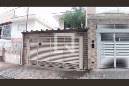 Casa à venda com 120m², 3 quartos e 2 vagas Casa à venda com 120m², 3 quartos e 2 vagasFachada