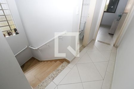 Casa à venda com 120m², 3 quartos e 2 vagasEscada