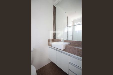 Banheiro de apartamento à venda com 3 quartos, 90m² em Jaraguá, Belo Horizonte