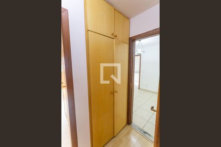 Rouparia de apartamento para alugar com 3 quartos, 115m² em Santo Antônio, Belo Horizonte