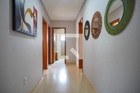 Casa à venda com 350m², 4 quartos e 4 vagasCorredor 