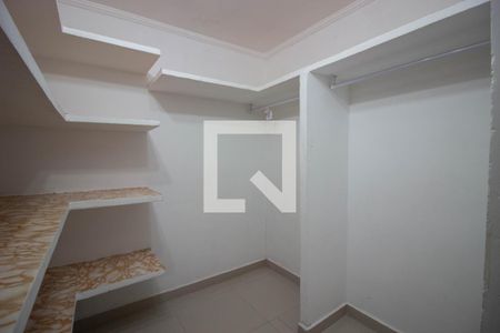 Casa para alugar com 130m², 3 quartos e 3 vagas Casa para alugar com 130m², 3 quartos e 3 vagasCloset da suíte