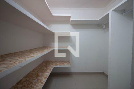 Casa para alugar com 130m², 3 quartos e 3 vagas Casa para alugar com 130m², 3 quartos e 3 vagasCloset da suíte