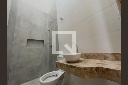 banheiro de casa à venda com 3 quartos, 106m² em Itapoã, Belo Horizonte