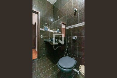 Casa à venda com 350m², 3 quartos e 3 vagasBanheiro da Suíte