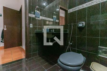 Casa à venda com 350m², 3 quartos e 3 vagasBanheiro da Suíte