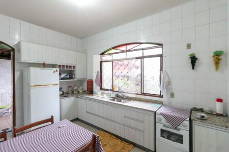 Casa à venda com 350m², 3 quartos e 3 vagasCozinha