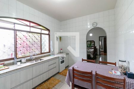 Casa à venda com 350m², 3 quartos e 3 vagasCozinha