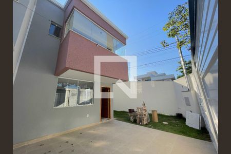 Casa à venda com 185m², 3 quartos e 2 vagasFachada