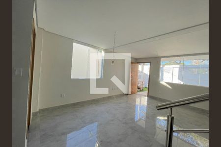 Sala de casa à venda com 3 quartos, 185m² em Itapoã, Belo Horizonte
