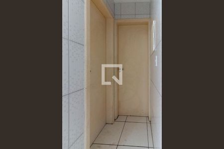 Acesso Quarto e Banheiro de casa para alugar com 1 quarto, 28m² em Parque Guarani, São Paulo