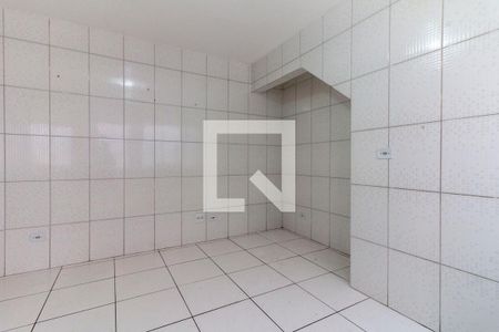 Sala/Cozinha de casa para alugar com 1 quarto, 28m² em Parque Guarani, São Paulo