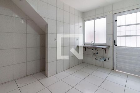 Sala/Cozinha de casa para alugar com 1 quarto, 28m² em Parque Guarani, São Paulo