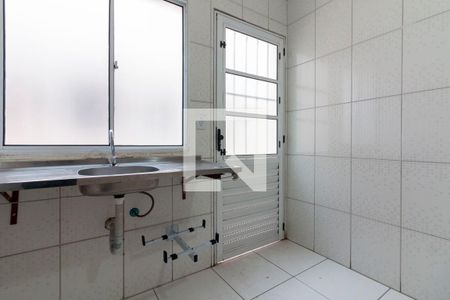 Cozinha de casa para alugar com 1 quarto, 28m² em Parque Guarani, São Paulo