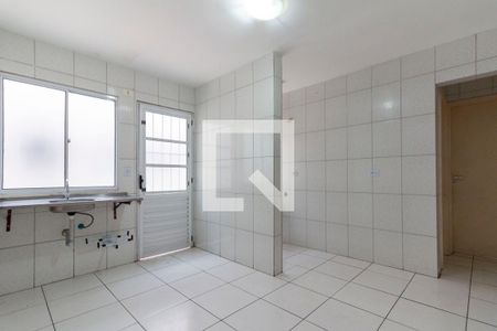 Sala/Cozinha de casa para alugar com 1 quarto, 28m² em Parque Guarani, São Paulo