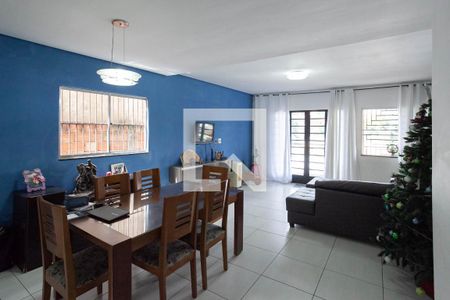 Sala  de casa à venda com 3 quartos, 150m² em Jardim Guanabara, Belo Horizonte