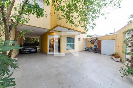 Casa à venda com 208m², 3 quartos e 5 vagas Casa à venda com 208m², 3 quartos e 5 vagasGaragem - Quintal