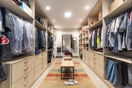 Casa à venda com 208m², 3 quartos e 5 vagas Casa à venda com 208m², 3 quartos e 5 vagasCloset da Suíte 3