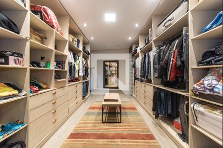 Casa à venda com 208m², 3 quartos e 5 vagas Casa à venda com 208m², 3 quartos e 5 vagasCloset da Suíte 3