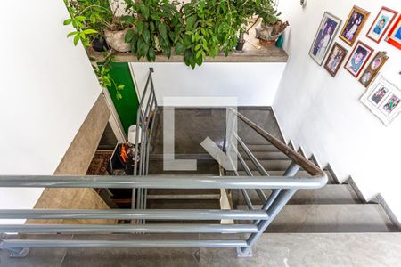 Casa à venda com 424m², 5 quartos e 4 vagasEscada Dormitórios