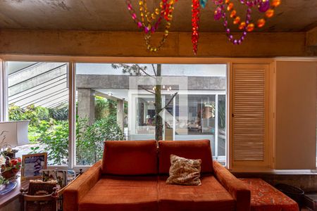 Casa à venda com 424m², 5 quartos e 4 vagasSala de TV