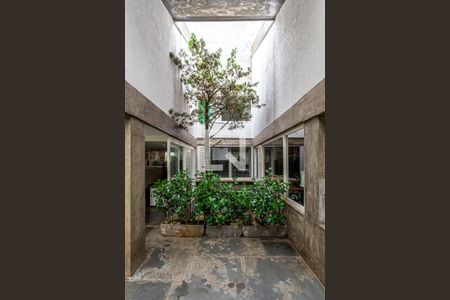 Casa à venda com 424m², 5 quartos e 4 vagasFrente do Imóvel - Jardim de Inverno