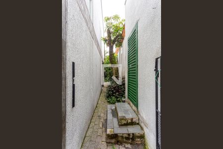 Casa à venda com 424m², 5 quartos e 4 vagasJardim Lateral e Fundos - Acesso através da Sala Living