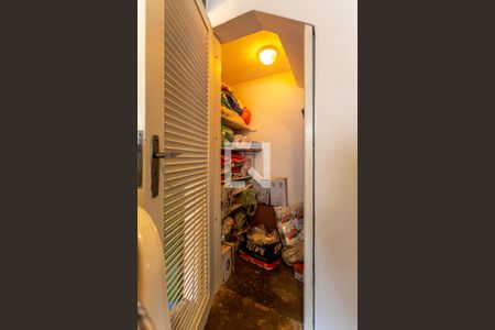 Casa à venda com 424m², 5 quartos e 4 vagasDespensa 2