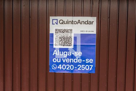 Casa à venda com 424m², 5 quartos e 4 vagasPlaquinha instalada no portão do imóvel