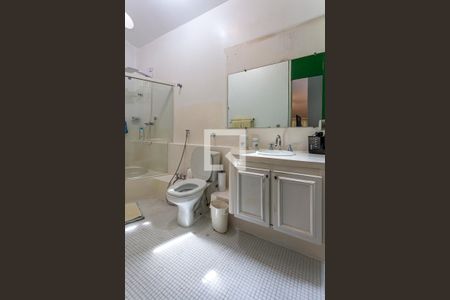 Casa à venda com 424m², 5 quartos e 4 vagasBanheiro da Suite Master