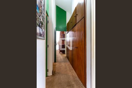 Casa à venda com 424m², 5 quartos e 4 vagasCorredor Dormitórios