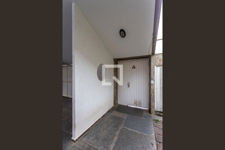 Casa à venda com 424m², 5 quartos e 4 vagasFrente do Imóvel - Entrada Social