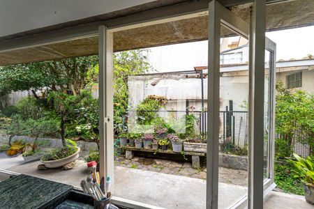 Casa à venda com 424m², 5 quartos e 4 vagasVista da Cozinha (Jardim Lateral e Fundos)