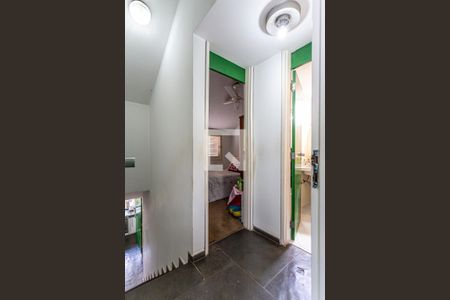 Casa à venda com 424m², 5 quartos e 4 vagasCorredor de Serviço