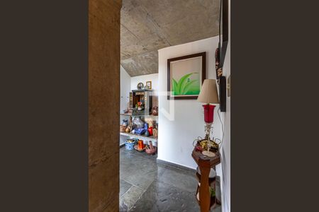 Casa à venda com 424m², 5 quartos e 4 vagasCorredor Sala de TV