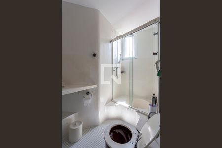 Casa à venda com 424m², 5 quartos e 4 vagasBanheiro da Suite 1