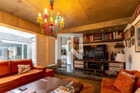 Casa à venda com 424m², 5 quartos e 4 vagasSala de TV