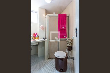 Casa à venda com 424m², 5 quartos e 4 vagasBanheiro de Serviço 2