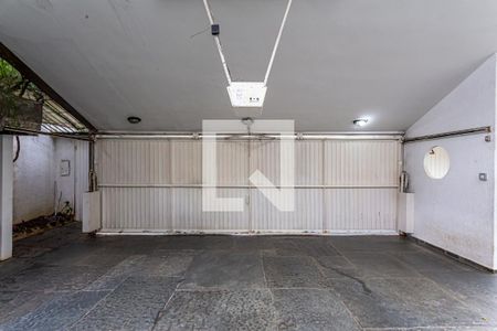 Casa à venda com 424m², 5 quartos e 4 vagasFrente do Imóvel - Garagem