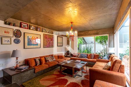 Casa à venda com 424m², 5 quartos e 4 vagasSala de TV