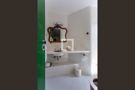 Casa à venda com 424m², 5 quartos e 4 vagasBanheiro da Suite 1