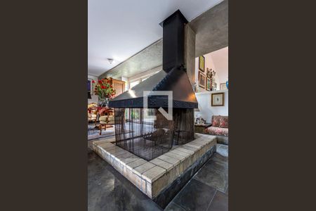 Casa à venda com 424m², 5 quartos e 4 vagasDetalhe da Sala Lareira
