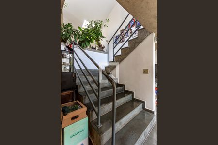 Casa à venda com 424m², 5 quartos e 4 vagasEscada Dormitórios