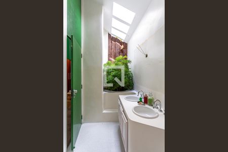 Casa à venda com 424m², 5 quartos e 4 vagasBanheiro