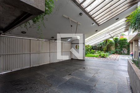 Casa à venda com 424m², 5 quartos e 4 vagasFrente do Imóvel - Garagem