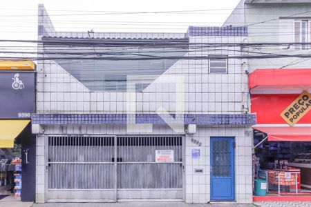 Casa à venda com 300m², 2 quartos e 2 vagas Casa à venda com 300m², 2 quartos e 2 vagasFachada