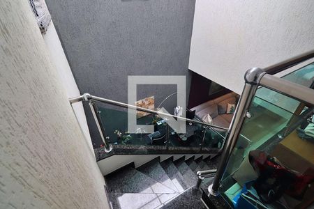 Casa à venda com 210m², 3 quartos e 2 vagasEscada