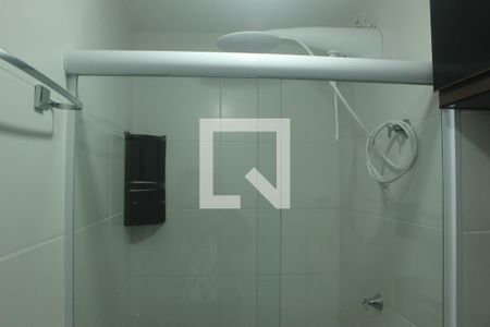 Banheiro de apartamento para alugar com 1 quarto, 28m² em Jardim Prudência, São Paulo