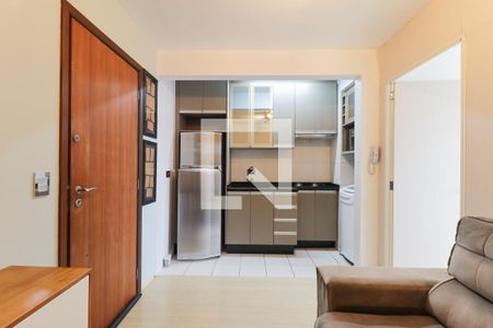 Sala  e Cozinha de kitnet/studio para alugar com 1 quarto, 28m² em Prado Velho, Curitiba